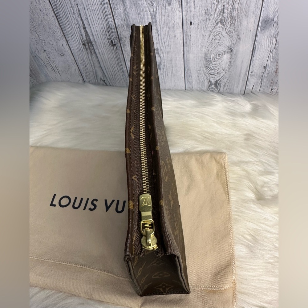LOUIS VUITTON monogram toiletry GM - Picture 9 of 17